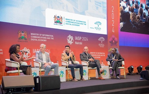 'STPs & AOIs as drivers of future economies', panel discussion with Scott Levitan (USA), Suriyah Thongmunee (Thailand), Roland Sillmann (Germany) and Paul Ndirangu Kioni (Kenya)