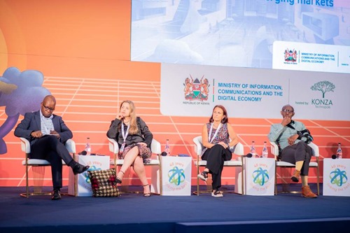 McLean Sibanda moderating a panel on innovation in emerging markets with Adriana Faria (Brazil), Yolanda Cerezo (Spain) and Julius Gatune (Netherlands)