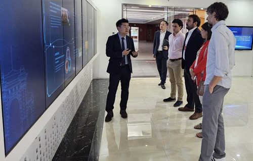 The Buenos Aires delegation also toured TusHoldings' digital exhibition hall and explored TusPark’s development