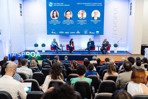 Luiz Carlos Pinta da Silva Filho in panel session at IASP Porto Alegre 